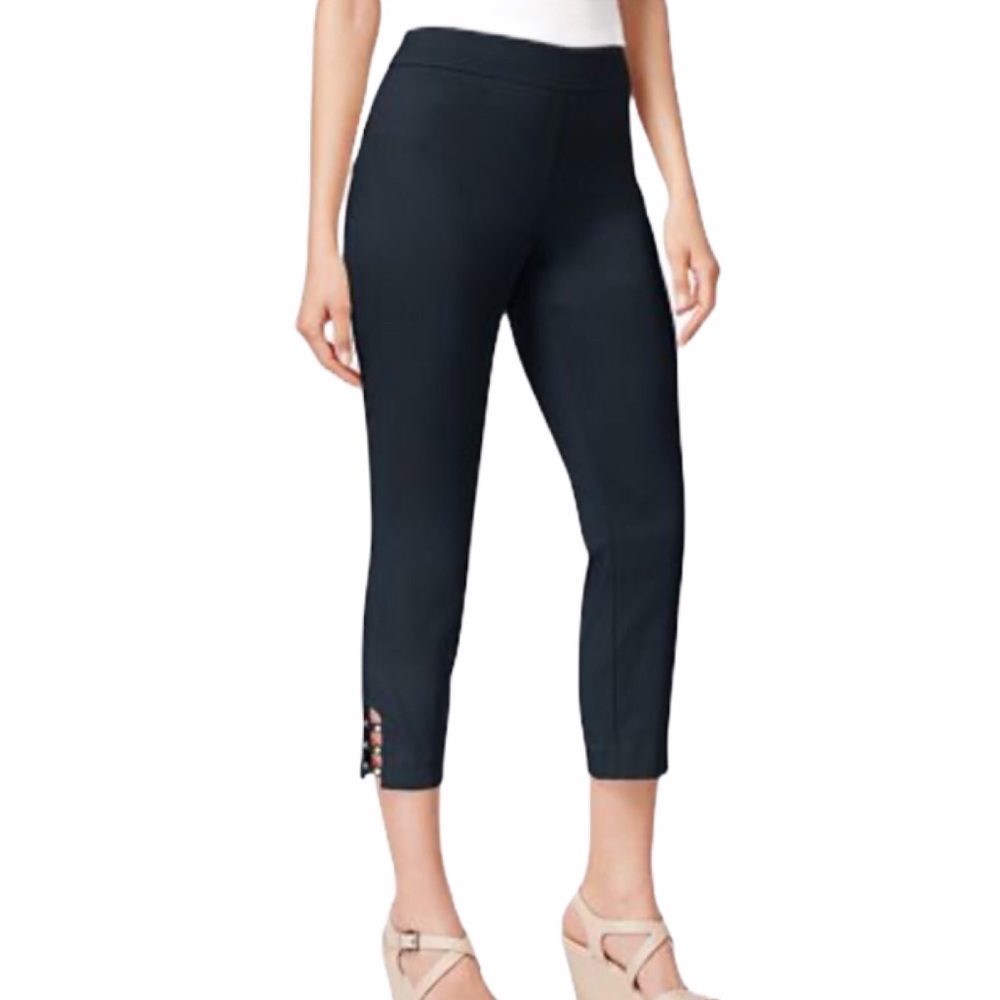 NWT Petite Lattice-Hem Capri Pants